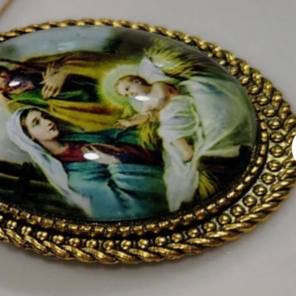 Vtg to MOD Holy Family Glass Domed Cameo Brooch Pendant Gold Christmas - Picture 4 of 8